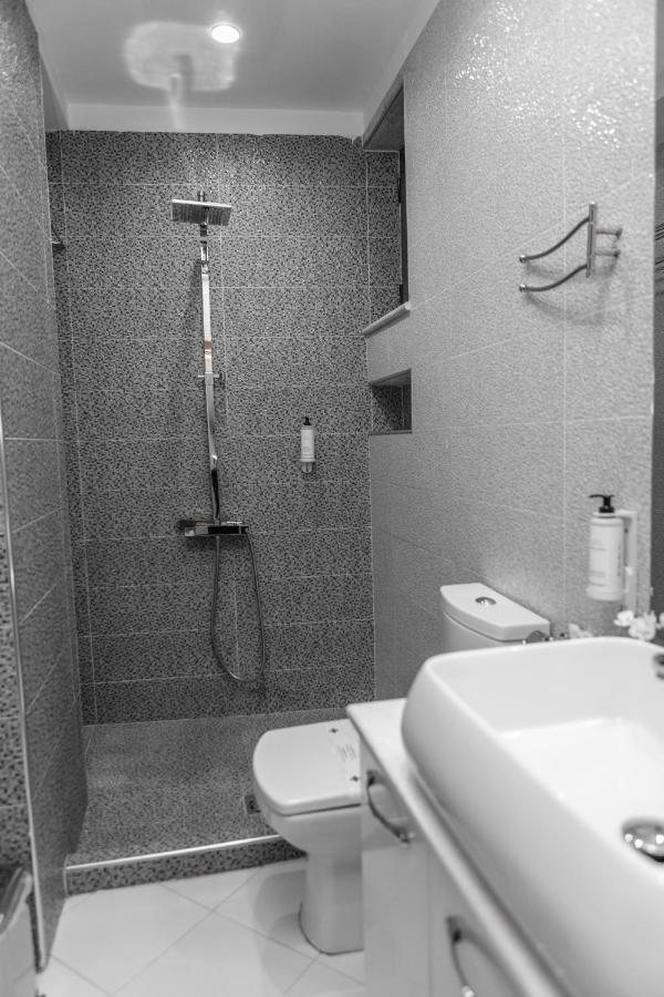 Spacious City Paradise - 3Br Apt In The Heart Of Тирана Екстериор снимка